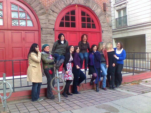 standup_sisters_photo_shoot